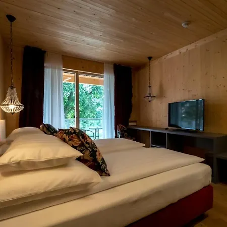 Gaestehaus & Hofladen Familie Oellerer Herberg *