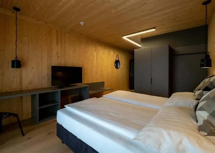 Locanda Gaestehaus & Hofladen Familie Oellerer